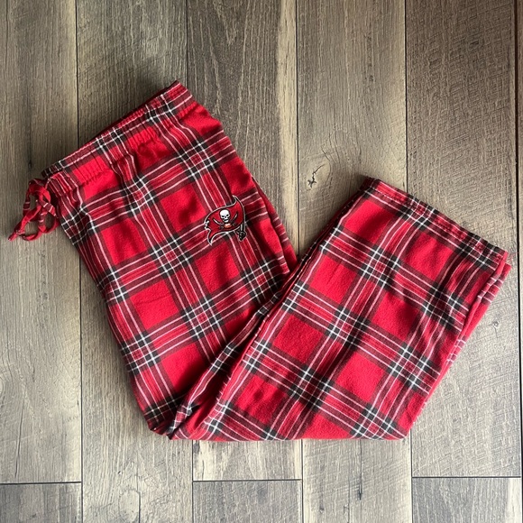 🏈♥️😴NFL Tampa Bay Buccaneers Woman’s PJ Bottoms Size Large - Picture 1 of 6